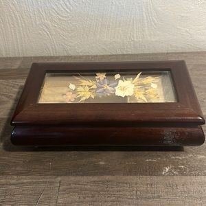 Jewelry box